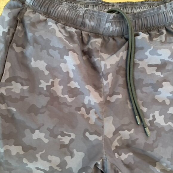 ZYIA ACTIVE Mens Black Camo Shorts Size Large Gym Active Athletic Linerless - Picture 5 of 7